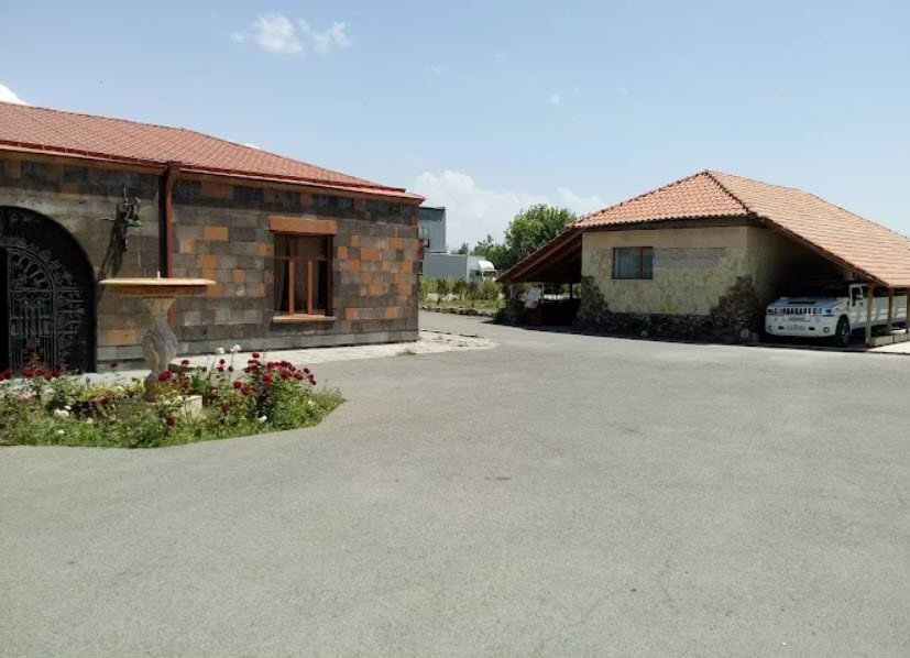 Nash Dvor, Armenia